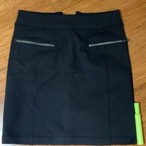 RARE Women’s 6 Lululemon black zip up stretchy skirt. MADE IN USA. Like new